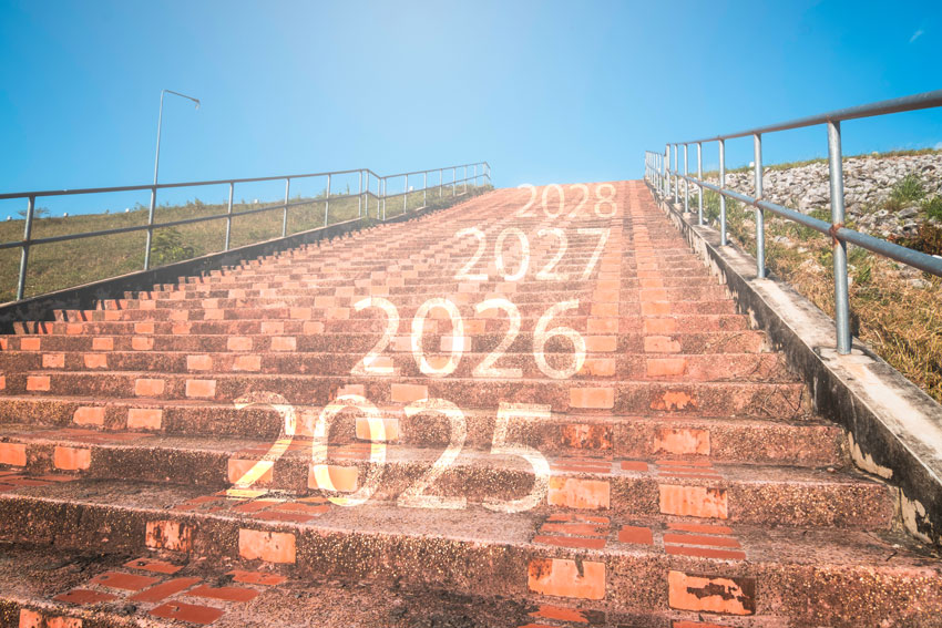 The years 2025, 2026, 2027, and 2028 are arranged step by step on an upward staircase.